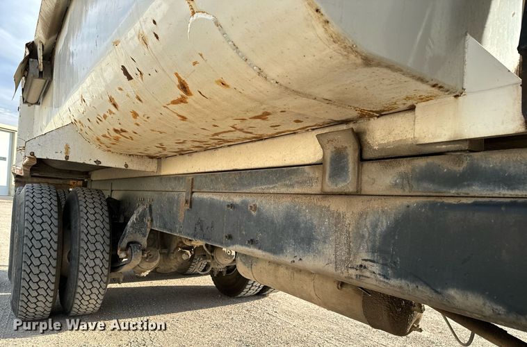 image for item GG9911 2003 Freightliner Business Class M2  dump truck