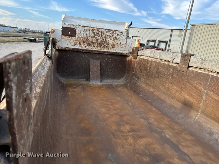 image for item GG9911 2003 Freightliner Business Class M2  dump truck