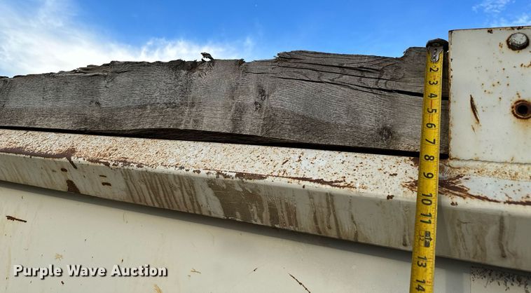 image for item GG9911 2003 Freightliner Business Class M2  dump truck