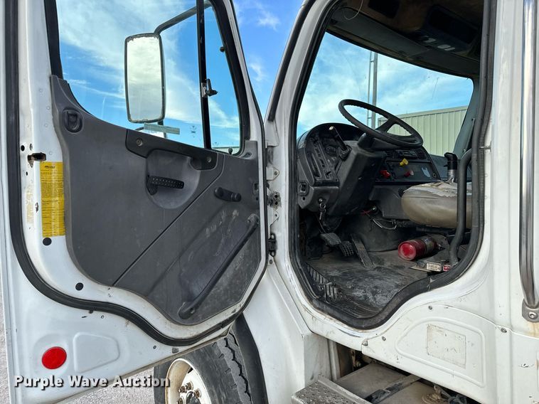 image for item GG9911 2003 Freightliner Business Class M2  dump truck