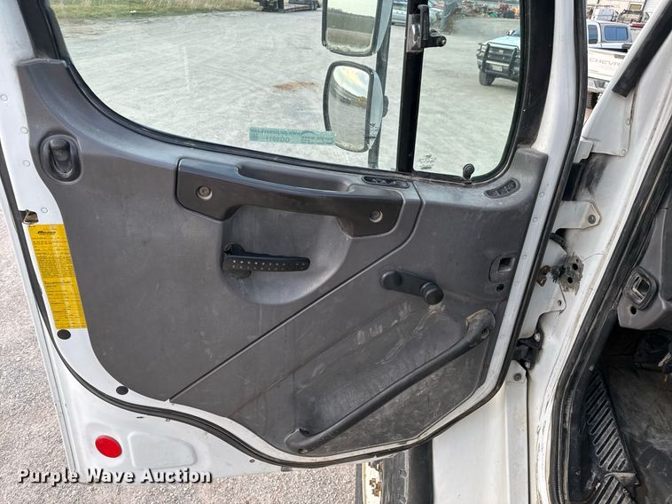 image for item GG9911 2003 Freightliner Business Class M2  dump truck