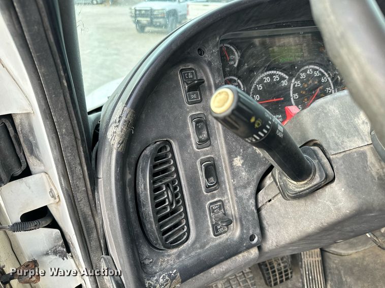 image for item GG9911 2003 Freightliner Business Class M2  dump truck