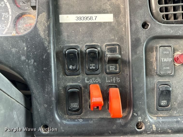 image for item GG9911 2003 Freightliner Business Class M2  dump truck