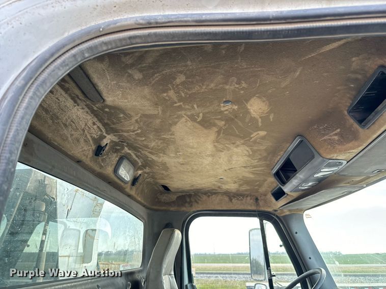 image for item GG9911 2003 Freightliner Business Class M2  dump truck