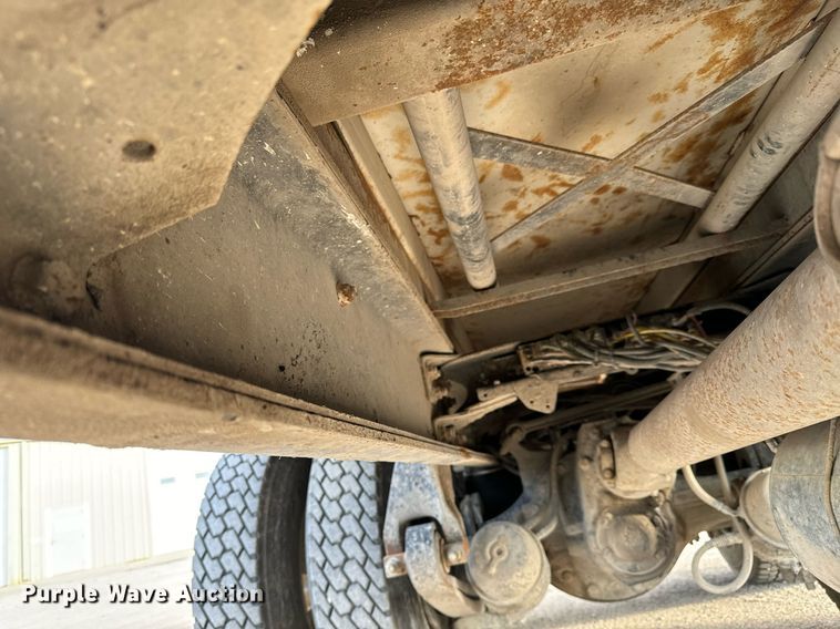 image for item GG9911 2003 Freightliner Business Class M2  dump truck