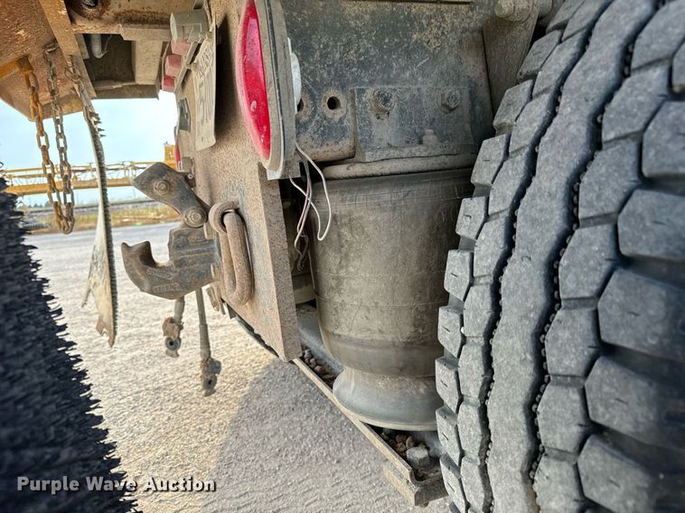 image for item GG9911 2003 Freightliner Business Class M2  dump truck