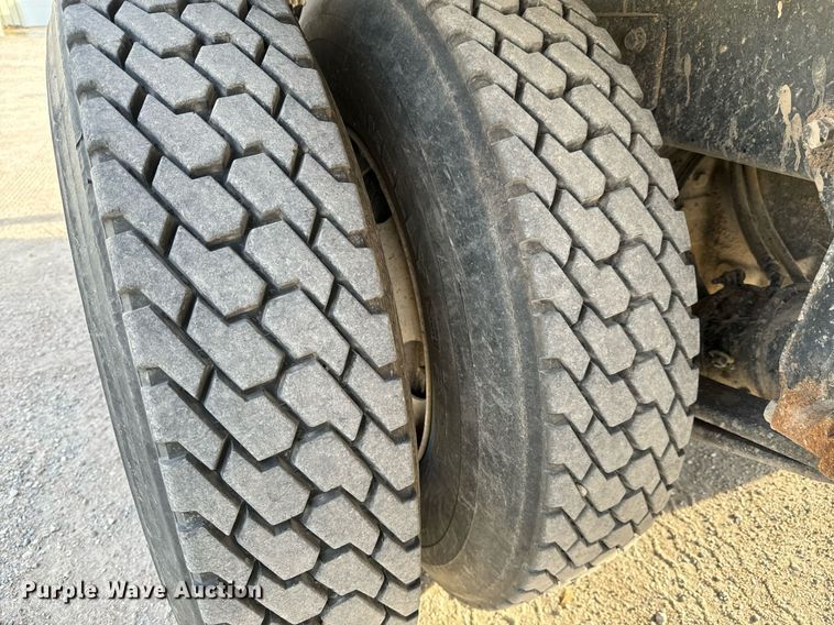 image for item GG9911 2003 Freightliner Business Class M2  dump truck