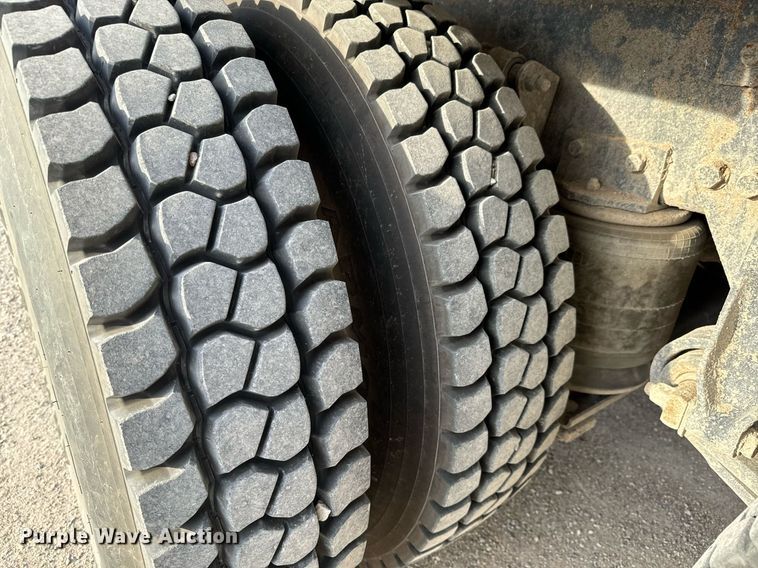 image for item GG9911 2003 Freightliner Business Class M2  dump truck