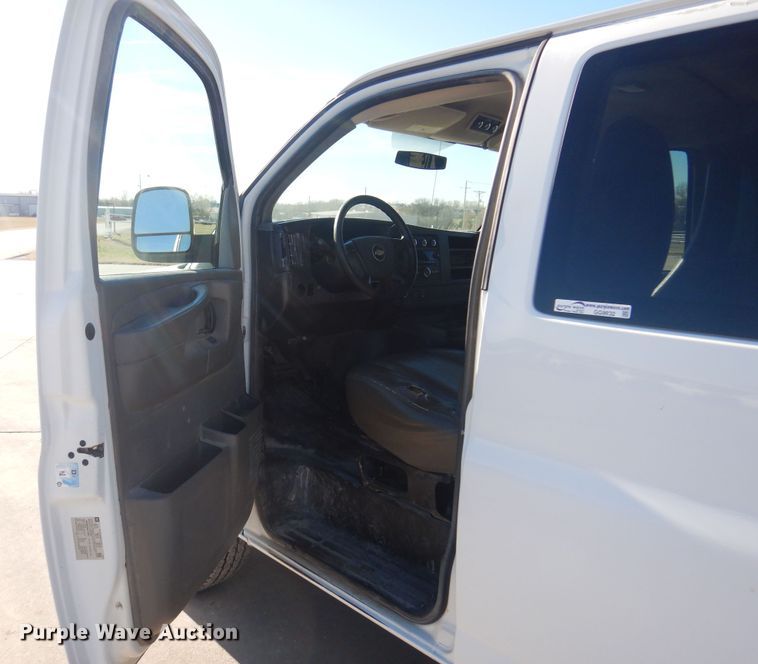image for item GG9932 2012 Chevrolet Express 2500  van