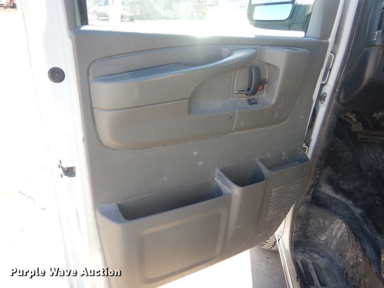 image for item GG9932 2012 Chevrolet Express 2500  van