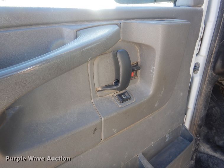 image for item GG9932 2012 Chevrolet Express 2500  van