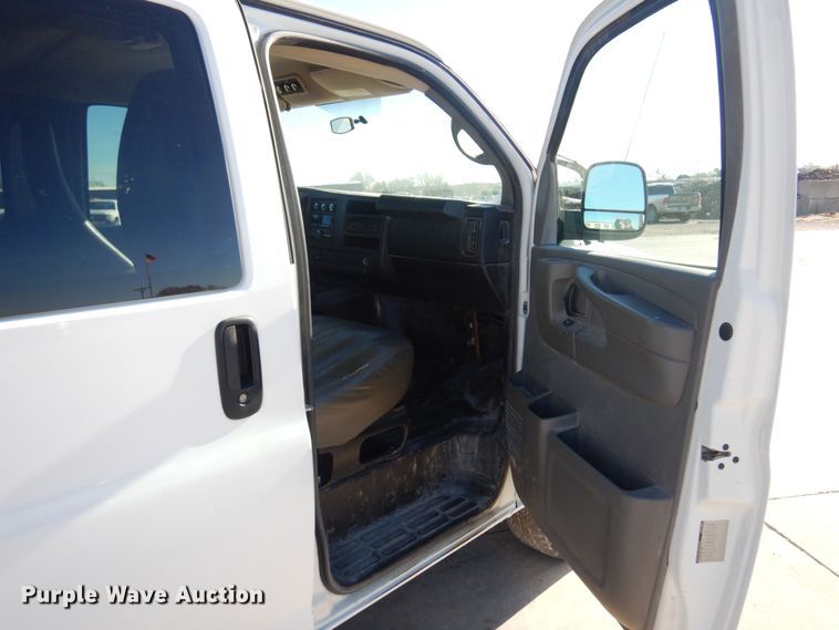 image for item GG9932 2012 Chevrolet Express 2500  van