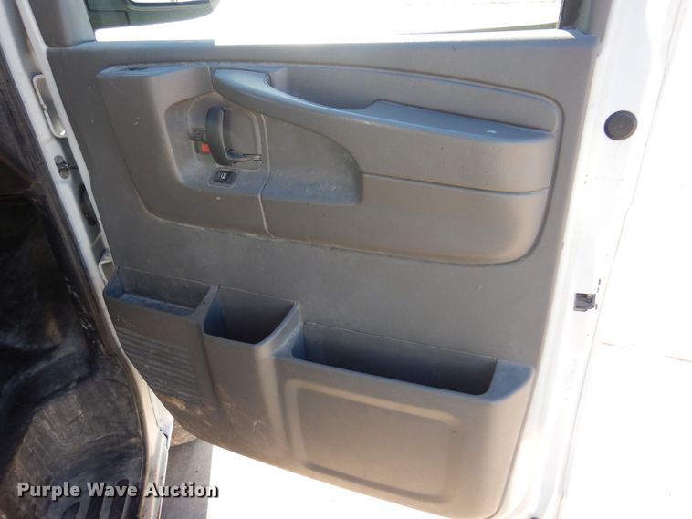 image for item GG9932 2012 Chevrolet Express 2500  van