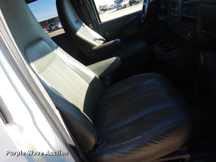 image for item GG9932 2012 Chevrolet Express 2500  van