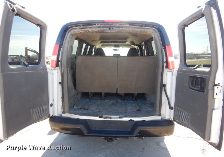 image for item GG9932 2012 Chevrolet Express 2500  van