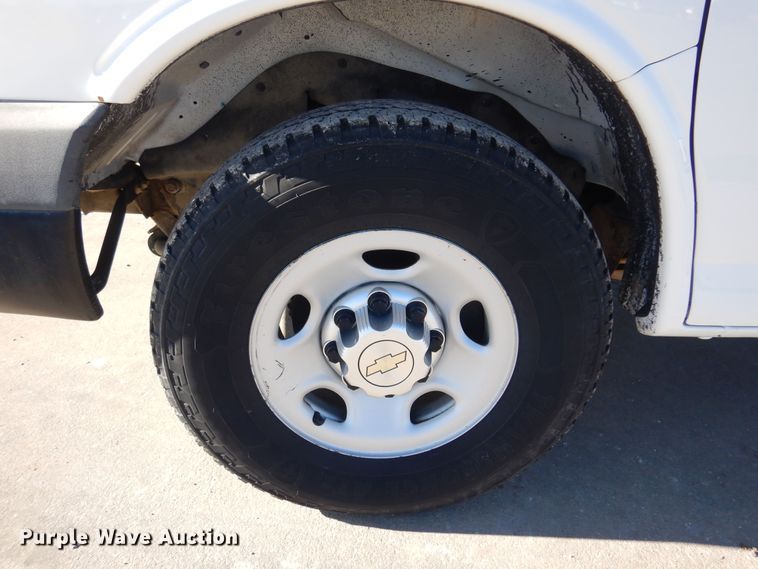 image for item GG9932 2012 Chevrolet Express 2500  van