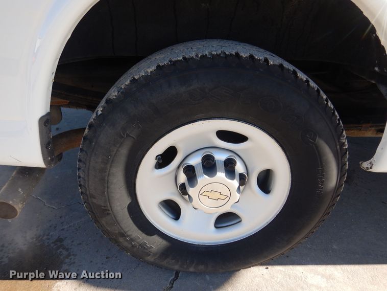 image for item GG9932 2012 Chevrolet Express 2500  van