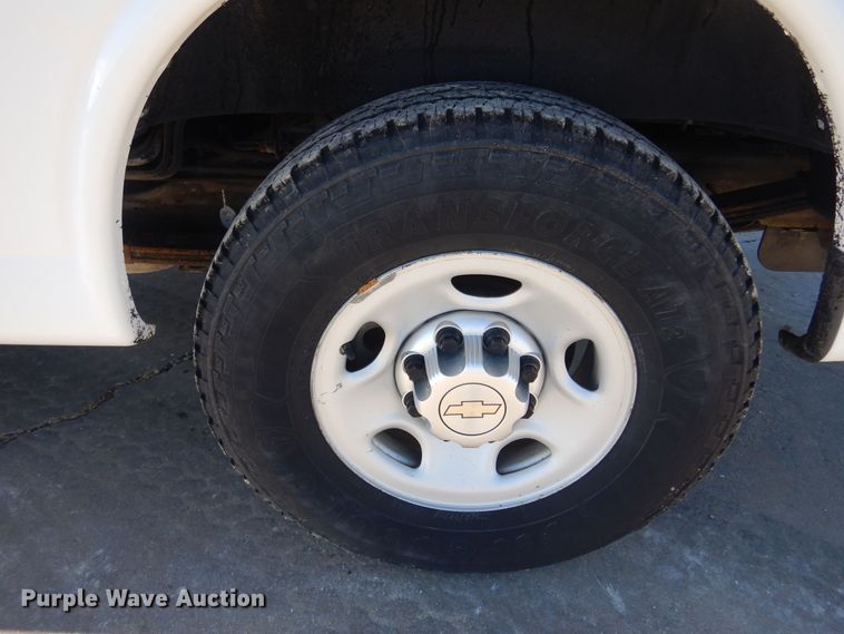 image for item GG9932 2012 Chevrolet Express 2500  van