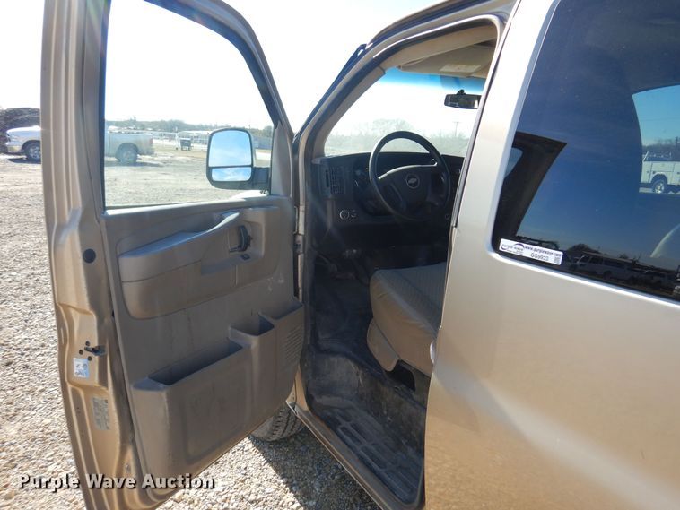 image for item GG9933 2012 Chevrolet Express 3500  van