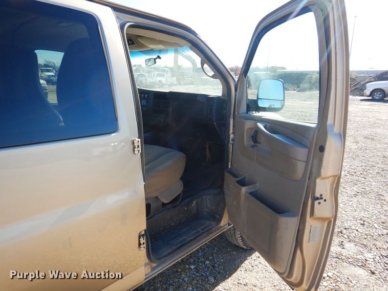 image for item GG9933 2012 Chevrolet Express 3500  van