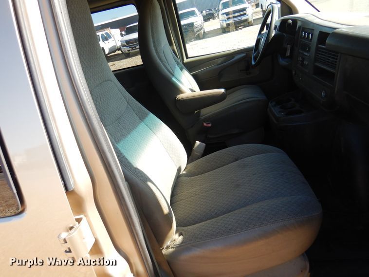 image for item GG9933 2012 Chevrolet Express 3500  van