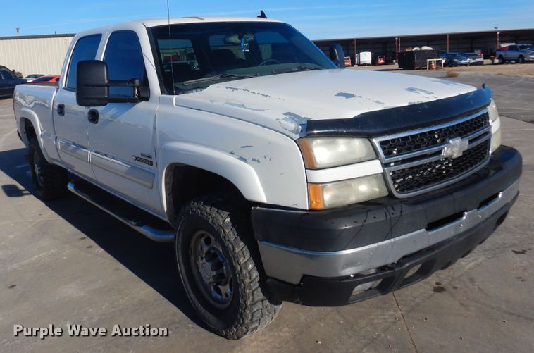 image for item GG9940 2006 Chevrolet Silverado 2500HD  Crew Cab pickup truck