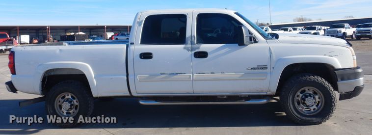 image for item GG9940 2006 Chevrolet Silverado 2500HD  Crew Cab pickup truck