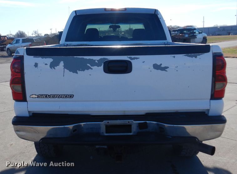 image for item GG9940 2006 Chevrolet Silverado 2500HD  Crew Cab pickup truck