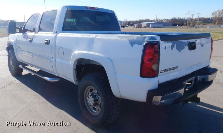 image for item GG9940 2006 Chevrolet Silverado 2500HD  Crew Cab pickup truck