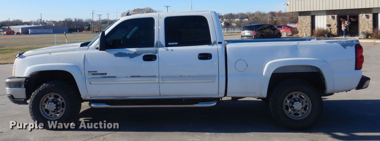 image for item GG9940 2006 Chevrolet Silverado 2500HD  Crew Cab pickup truck