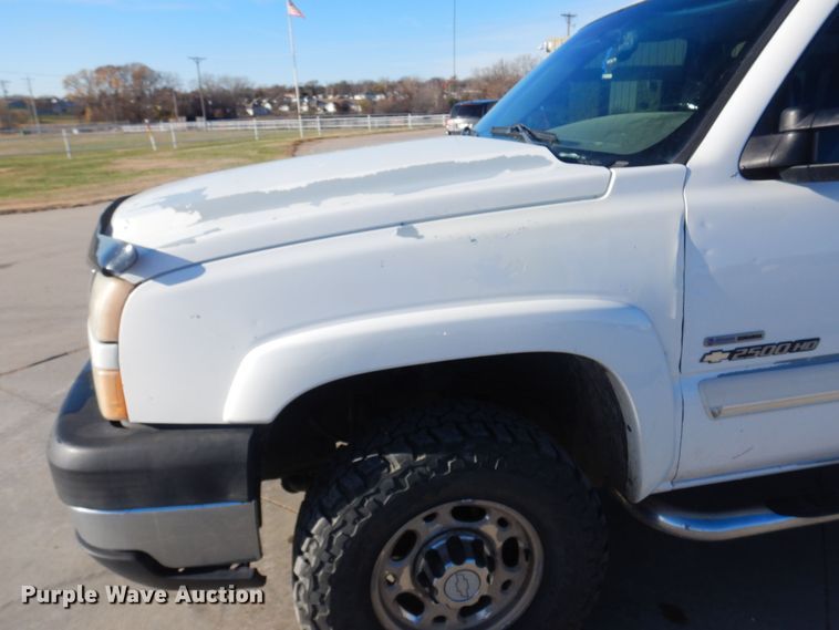 image for item GG9940 2006 Chevrolet Silverado 2500HD  Crew Cab pickup truck