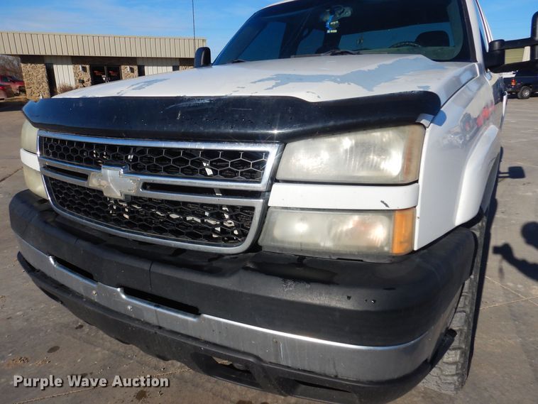 image for item GG9940 2006 Chevrolet Silverado 2500HD  Crew Cab pickup truck