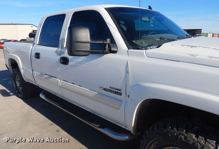 image for item GG9940 2006 Chevrolet Silverado 2500HD  Crew Cab pickup truck