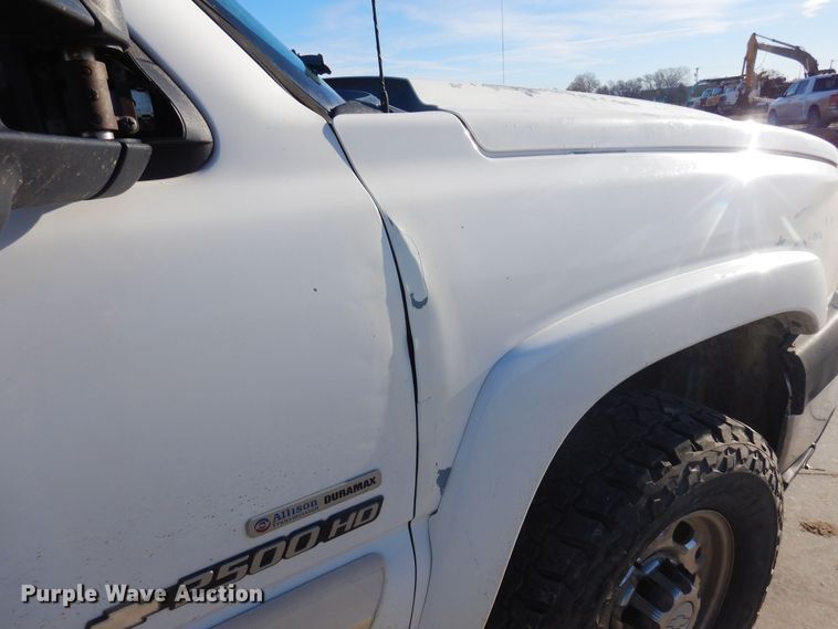 image for item GG9940 2006 Chevrolet Silverado 2500HD  Crew Cab pickup truck