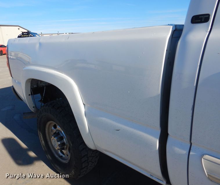 image for item GG9940 2006 Chevrolet Silverado 2500HD  Crew Cab pickup truck