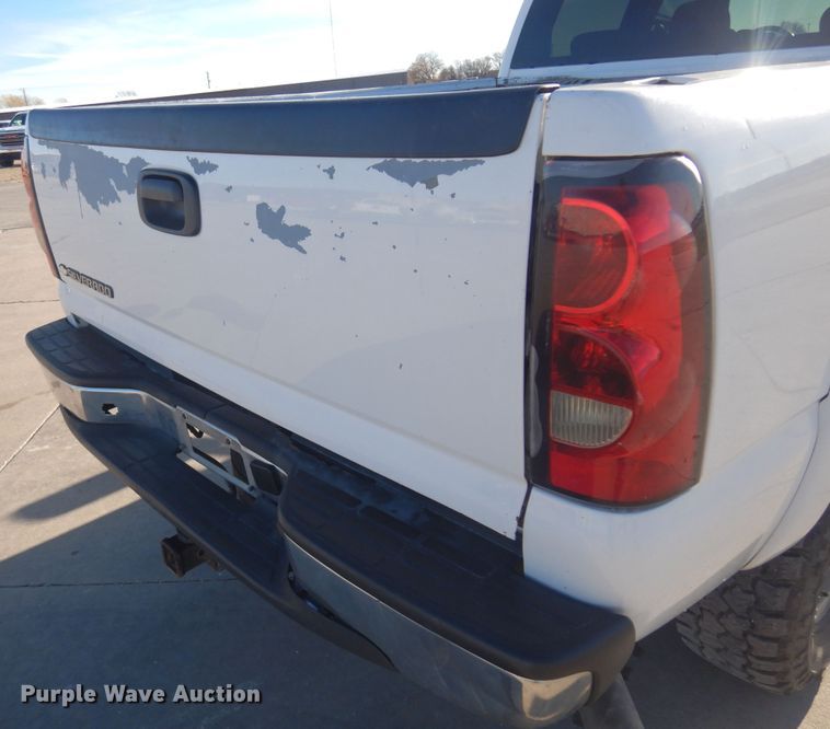 image for item GG9940 2006 Chevrolet Silverado 2500HD  Crew Cab pickup truck