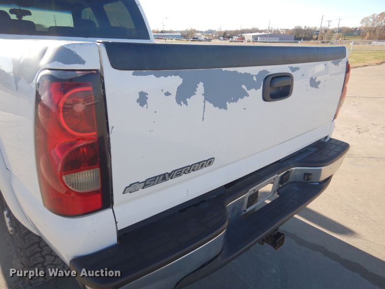 image for item GG9940 2006 Chevrolet Silverado 2500HD  Crew Cab pickup truck