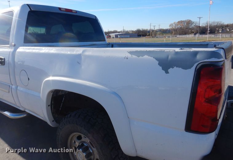 image for item GG9940 2006 Chevrolet Silverado 2500HD  Crew Cab pickup truck