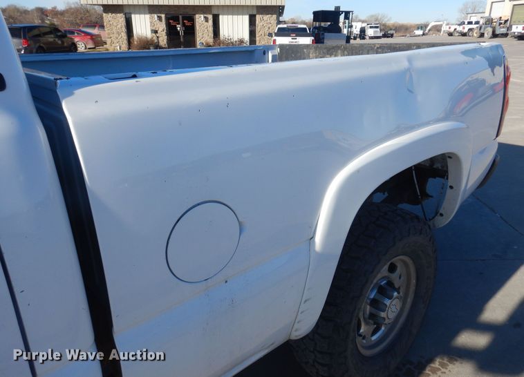 image for item GG9940 2006 Chevrolet Silverado 2500HD  Crew Cab pickup truck