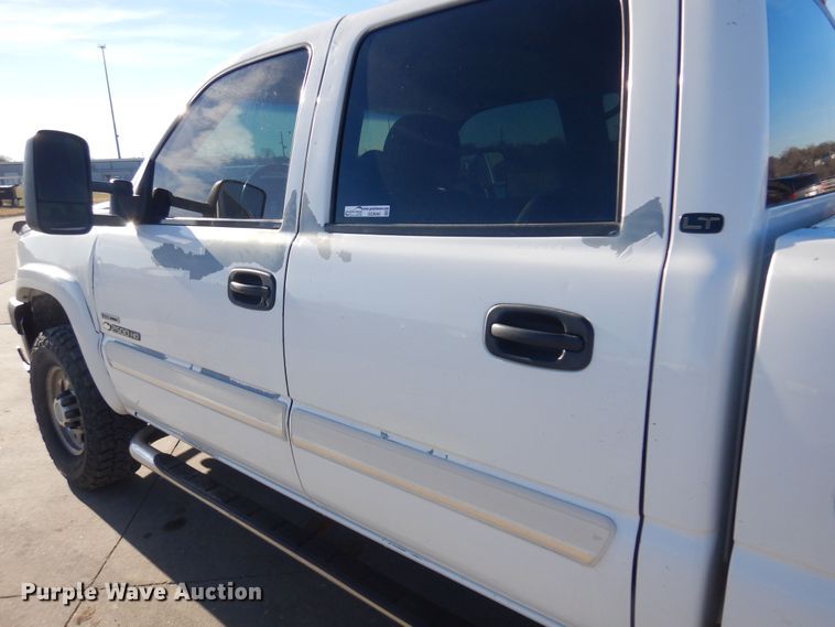 image for item GG9940 2006 Chevrolet Silverado 2500HD  Crew Cab pickup truck