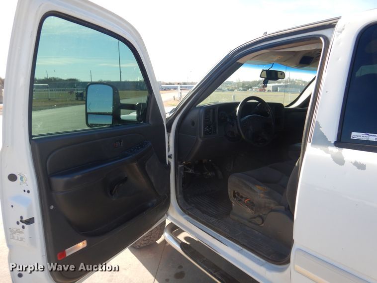 image for item GG9940 2006 Chevrolet Silverado 2500HD  Crew Cab pickup truck