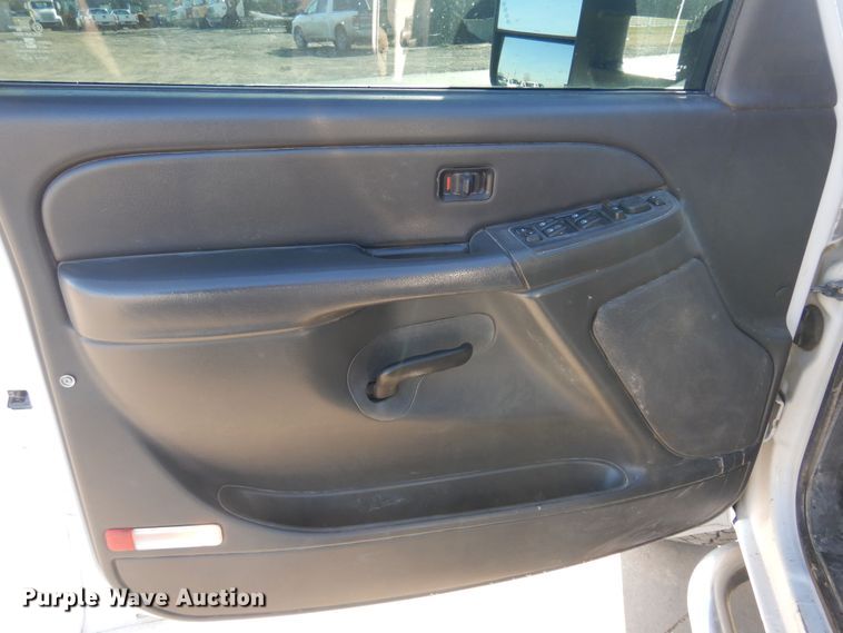 image for item GG9940 2006 Chevrolet Silverado 2500HD  Crew Cab pickup truck