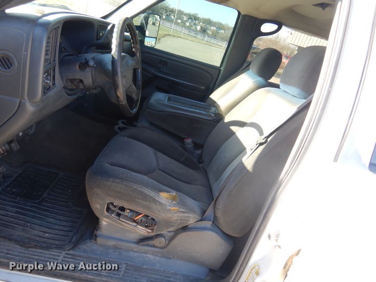 image for item GG9940 2006 Chevrolet Silverado 2500HD  Crew Cab pickup truck