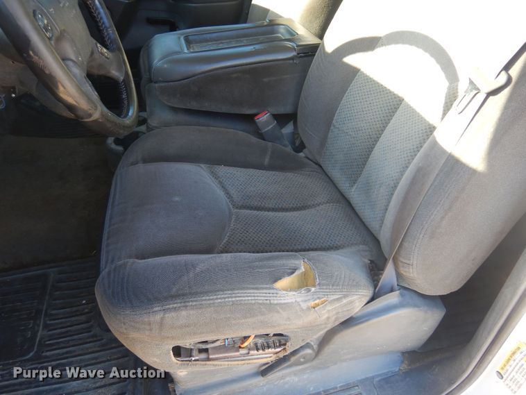 image for item GG9940 2006 Chevrolet Silverado 2500HD  Crew Cab pickup truck