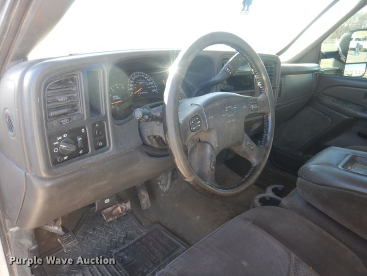 image for item GG9940 2006 Chevrolet Silverado 2500HD  Crew Cab pickup truck