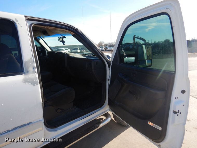 image for item GG9940 2006 Chevrolet Silverado 2500HD  Crew Cab pickup truck