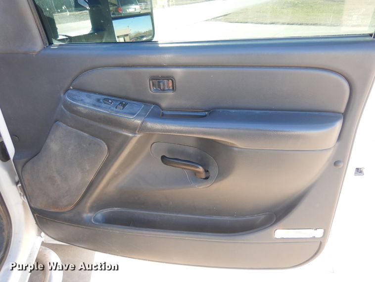 image for item GG9940 2006 Chevrolet Silverado 2500HD  Crew Cab pickup truck