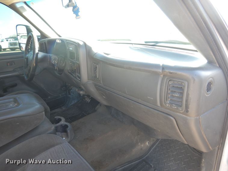 image for item GG9940 2006 Chevrolet Silverado 2500HD  Crew Cab pickup truck