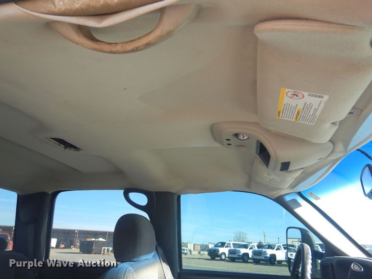 image for item GG9940 2006 Chevrolet Silverado 2500HD  Crew Cab pickup truck