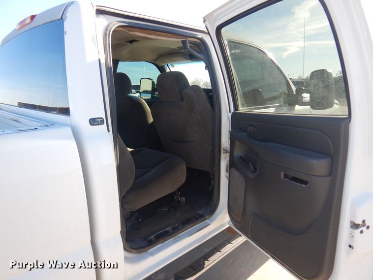 image for item GG9940 2006 Chevrolet Silverado 2500HD  Crew Cab pickup truck